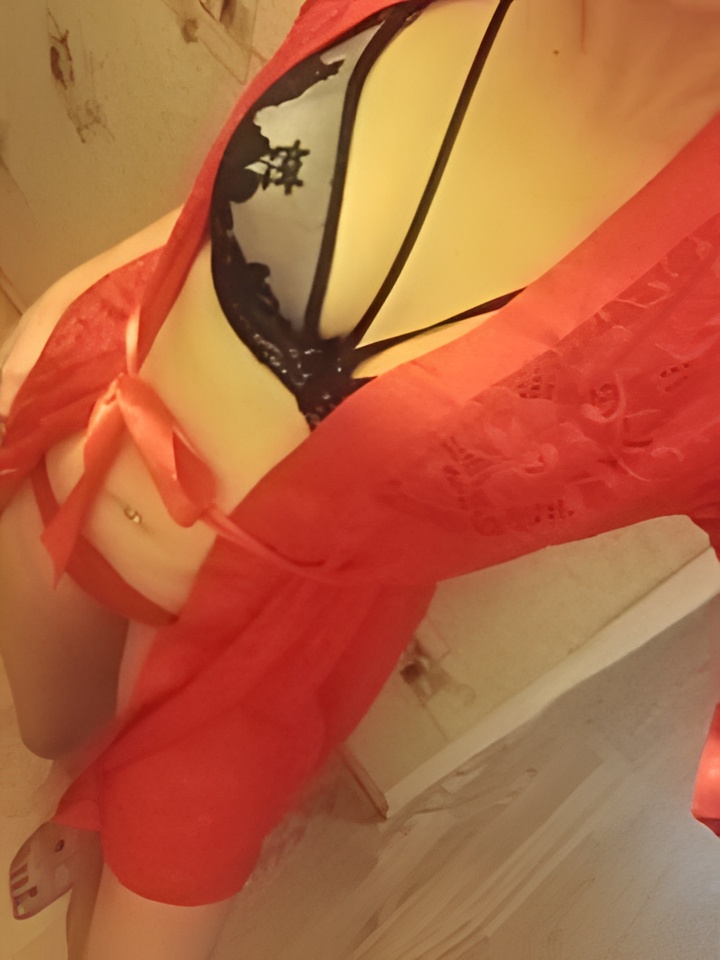 Кира привлекальеная девушка из Дзержинского цена от 10000 руб